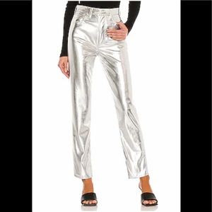 COPY - NWT Recycled Leather 90s Pinch Waist AGOLDE
Color: Robot
Size: 26